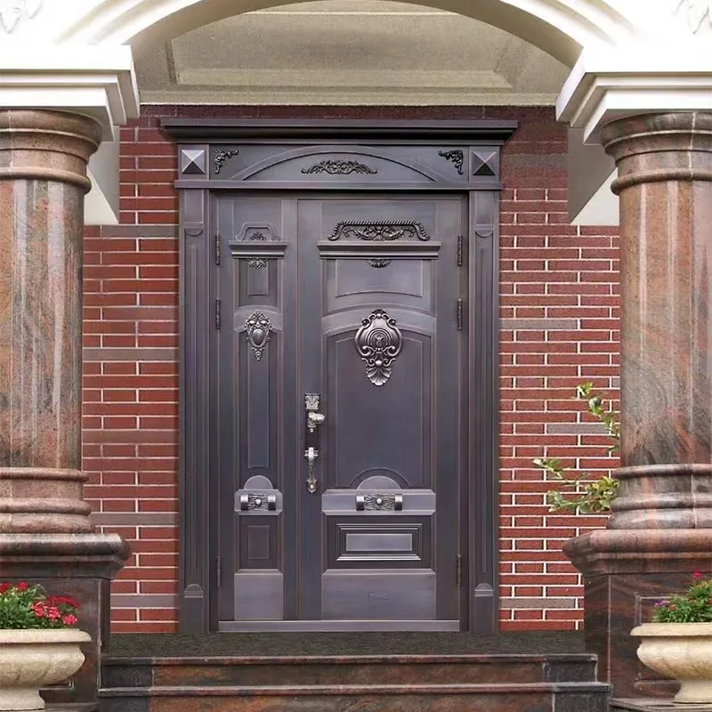 Porta d'ingresso in rame della Villa Madre-Figlio